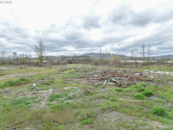 4553 Old Highway 99 S, Roseburg, OR 97471